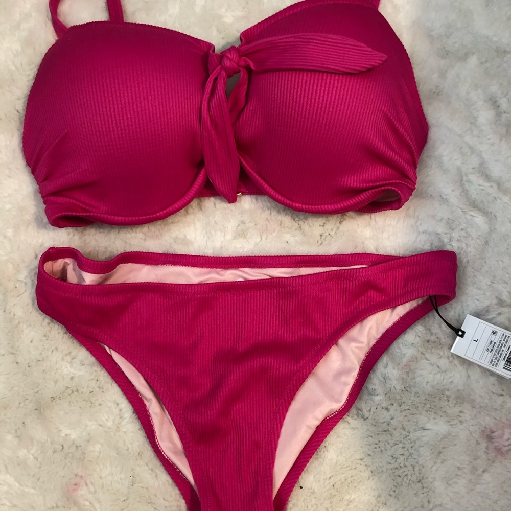 Top- 38 DD   Bottoms- L